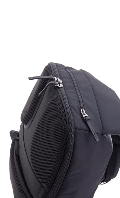Vogart - Eborn Eco-Friendly Anti-Theft Backpack.
